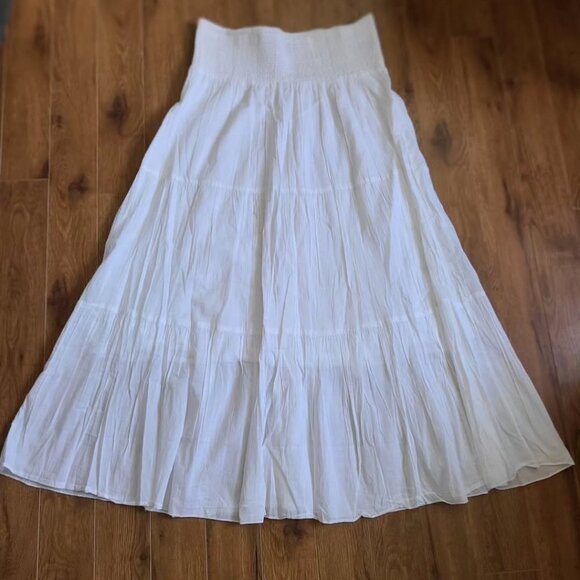 Dresses & Skirts - Beautiful white boho skirt. Size small/medium